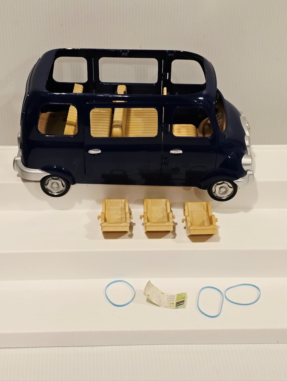Epoch Calico Critters Sylvanian Families Seven Seater Car Van